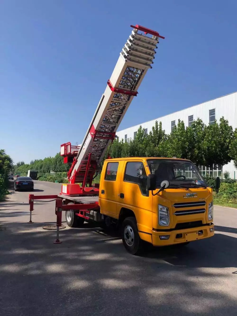 竹根滩镇附近的云梯车出租服务：轻松解决高空作业需求